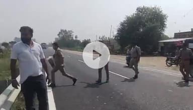 रामपुर: दिल्ली-लखनऊ हाईवे 24 पर पेट्रोल पंप के पास तेज रफ्तार अज्ञात वाहन ने हाईवे क्रॉस कर रहे व्यक्ति को मारी टक्कर, मौत