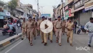 मुज़फ्फरनगर: आगामी त्योहारों को लेकर नगर क्षेत्र में SSP ने पुलिस फोर्स के साथ किया फ्लैग मार्च, सुरक्षा व्यवस्थाओं पर दिए निर्देश