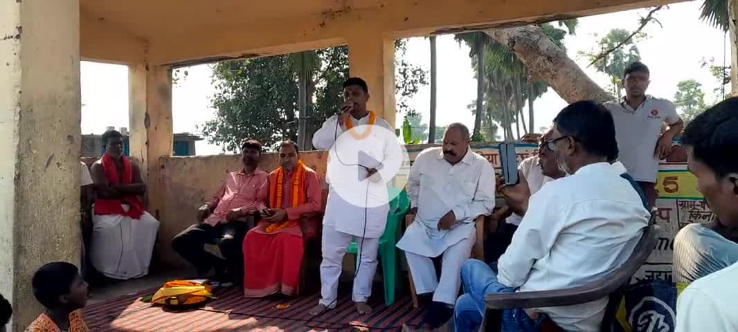 गांव सलेमापुर के राजाभागीरथ के समारोह आए डाँ अजय कुमार और कई अतिथि गण आए