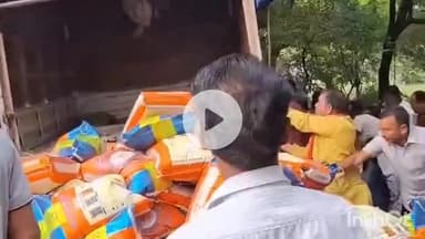 दुर्ग: सेक्टर 5 में मेटाडोर की चपेट में आया बाइक सवार, सौ मीटर तक घसीटकर पेड़ से टकराया