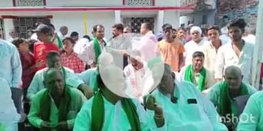 फतुहा: महागठबंधन के कार्यकर्ताओं के साथ डॉ रामानंद यादव फतुहा विधानसभा से नामांकन के लिए पटना सिटी पहुंचे