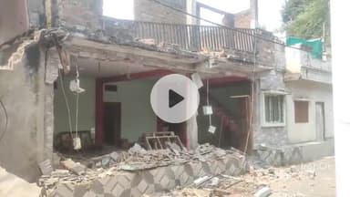 महू: शूटिंग अकादमी की आड़ में छेड़छाड़ करने वाले आरोपी के मकान पर चला बुलडोजर