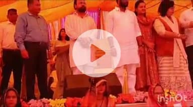 औरैया: नुमाइस मैदान में यूपी ट्रेंड शो 2025 में महिलाओं को उज्ज्वला कनेक्शन प्रमाण पत्र मिले, तेज हवा से टेंट गिरा