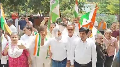 मथुरा: शहर कांग्रेस कार्यकर्ताओं ने विभिन्न समस्याओं को लेकर जिला मुख्यालय पर किया जोरदार प्रदर्शन, डीएम को सौंपा ज्ञापन