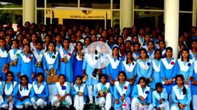 मथुरा: राजीव अकैडमी में शैक्षिक भ्रमण के दौरान छात्राओं को दंतचिकित्सा की जानकारी दी गई, KD डेंटल कॉलेज का निरीक्षण