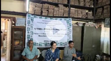 সৰ্থেবাৰী: নাবাৰ্ড আৰু বৰপেটা জিলা উদ্যোগ আৰু বাণিজ্য কেন্দ্ৰৰ উদ্যোগত সৰ্থেবাৰীত কাঁহ পিতলৰ  শিল্পীৰ সজাগতা সভা