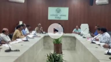 गाज़ीपुर: DM ने सड़क सुरक्षा और स्कूल वाहनों पर सख्ती की, बिना फिटनेस और परमिट वाले वाहनों पर होगी कार्रवाई