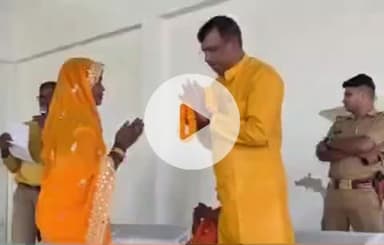 करछना: हिंदूपुर गांव स्थित गेस्ट हाउस में करछना विधायक पियूष रंजन निषाद ने समूह की महिलाओं के साथ बैठक कर संवाद किया