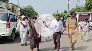 करछना: करछना तहसील में सम्यक संवैधानिक क्रांति के बैनर तले भूमिहीनों ने एसडीएम को पट्टे की जमीन की मांग को लेकर सौंपा ज्ञापन