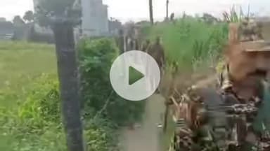 चेरिया बरियारपुर: मंझौल थाना क्षेत्र में बिहार विधानसभा चुनाव 2025 को लेकर अर्धसैनिक बलों का फ्लैग मार्च