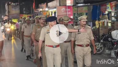 फरेंदा: एसपी ने फरेंदा कस्बे में किया फ्लैग मार्च, सुरक्षा का एहसास कराया