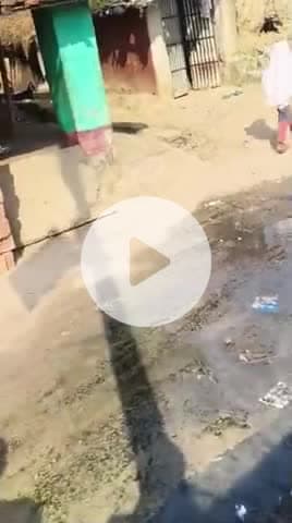 धोरैया प्रखंड के #नौवाबांध#गांव में रोड पर भीषण पानी है# जब से#लाली बना है# एक महीने# के बाद लगभग तीन-चार महीने सेरोड पर