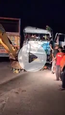 झाझा: झाझा एनएच 333 स्थित पेट्रोल पंप के पास दो ट्रकों की आमने-सामने टक्कर, एक ट्रक का चालक हुआ घायल