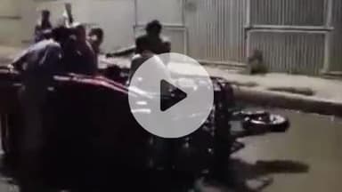 सिराथू: त्रिलोकपुर के सामने सर्विस लेन पर गंदे पानी में पलटा ई-रिक्शा