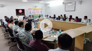 नामकुम: डीआरएम कार्यालय में रांची रेल मंडल में यात्री सुविधा को प्राथमिकता देने के लिए DRUCC की बैठक हुई