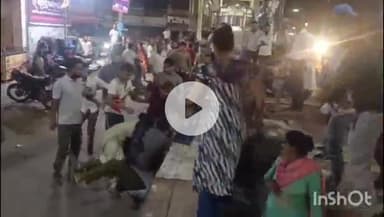 मुज़फ्फरनगर: भगत सिंह रोड पर ठेले और फड़ लगाने को लेकर 2 पक्षों में हुई जमकर मारपीट, वीडियो हो रहा वायरल, पुलिस जांच में जुटी
