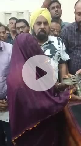 खुरई: खुरई में कल हुई दुःखद घटना का वरिष्ठ विधायक श्री भूपेंद्र सिंह जी ने पीड़ित परिवार की सभी मांगो को माना और राशि प्रदान की