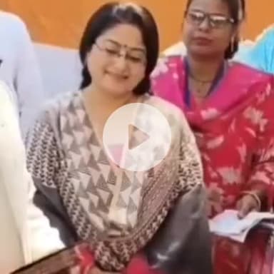 कानपुर: मोतीझील ने मॉडल स्कूल दिव्यांगजन दीपावली मेले का शुभारंभ कानपुर के DM द्वारा फीता काटकर और दीप प्रज्वलित करके किया गया