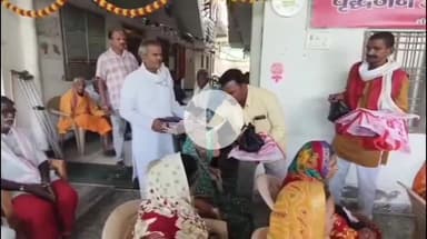 गाज़ीपुर: दीपावली से पहले गाजीपुर के वृद्धाश्रम में अपराध निरोधक समिति ने वृद्धजनों के संग बांटी खुशियां