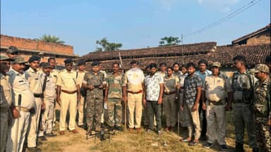 गिरिडीह: उत्पाद विभाग ने अवैध शराब कारोबार के खिलाफ की बड़ी कार्रवाई, जब्त शराब को बरमसिया डिपो लाया गया