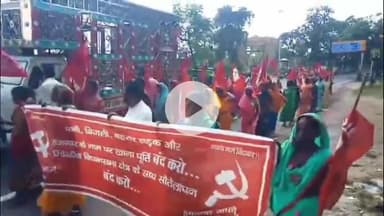 पीरटांड: कोरिया दलित बस्ती मुद्दे पर भाकपा माले का धरना, पीरटांड़ प्रखंड कार्यालय के बाहर प्रदर्शन