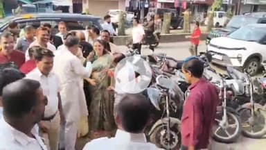 बीना: सर्वोदय चौराहे के पास स्थित विधायक कार्यालय पहुंची सागर सांसद, अमृत भारत योजना के तहत स्टेशन का काम जल्द होगा शुरू