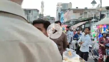 मुज़फ्फरनगर: भगत सिंह रोड पर शराब के नशे में बाइक पर उत्पात मचाते और महिलाओं पर छीटाकशी कर रहे 3 मनचले युवकों को पुलिस ने दबोचा