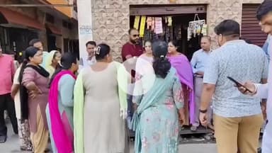 मुज़फ्फरनगर: पारिवारिक विवाद ने केशवपुरा में सड़क पर हंगामा किया, पुलिस ने पहुंचकर स्थिति को किया शांत, महिला ने लगाए गंभीर आरोप