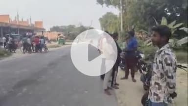 सिराथू: कैमा में प्राइमरी स्कूल के सामने तेज रफ्तार दो मोटरसाइकिल टकराईं, दोनों सवार घायल, गाड़ियां क्षतिग्रस्त