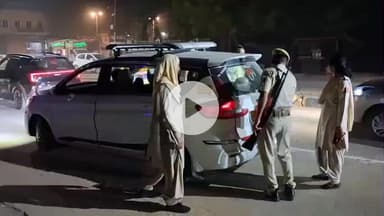 चूरू: पुलिस लाइन के सामने सदर थाना पुलिस ने नाकाबंदी की, वाहनों की सघन तलाशी ली और 10 चालान काटे