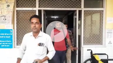 मथुरा: शराब का सेवन कर यात्रियों की जान को जोखिम में डालने वाले रोडवेज के परिचालक को बस स्टैंड इंचार्ज ने पकड़ा