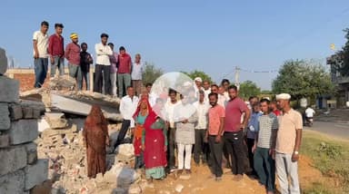 खण्डेला विधानसभा क्षेत्र के #गढ़ी_गांव निवासी ओंकार जी कुमावत की दुकान तोड़कर भूमाफियों द्वारा प्लॉट पर कब्जा करने के मामले को लेकर पीड़ित परिवार से मिलकर हर संभव मदद का भरोसा दिया!