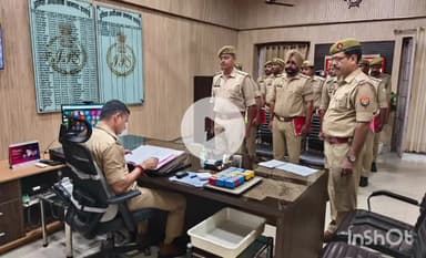 हरदोई: संडीला: पुलिस ऑफिस में एसपी ने पश्चिम जोन के थानों से 12 बीट आरक्षियों को बुलाकर उनके कार्य की समीक्षा की और दिए निर्देश