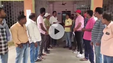 बीना: नगर पालिका सफाई कर्मचारियों ने सामूहिक अवकाश के लिए नगर पालिका व तहसील कार्यालय में सौंपा ज्ञापन