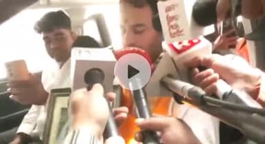 पटना ग्रामीण: तेज प्रताप यादव दादी की तस्वीर लिए नामांकन के लिए निकले, कहा- महुआ की जनता पुकार रही है