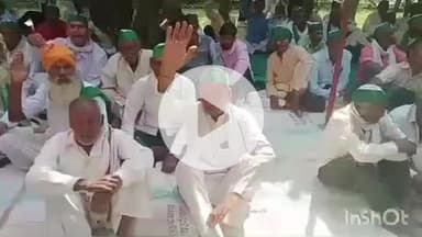 औरैया: ककोर में धरने पर बैठे किसानों ने 17 सूत्रीय मांगों को लेकर डीएम को सौंपा ज्ञापन, खाना बनाकर किया विरोध