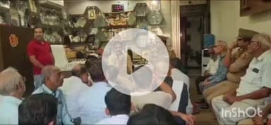 औरैया: त्योहारों पर सुरक्षा चाक-चौबंद: सदर कोतवाल ने सदर बाजार में व्यापारियों के साथ की बैठक, दिए आवश्यक दिशा-निर्देश