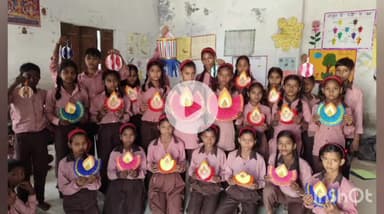 खेरागढ़: प्राथमिक विद्यालय कागारोल प्रथम में बच्चों ने दीपावली के लिए अपनी सजावट तैयार की