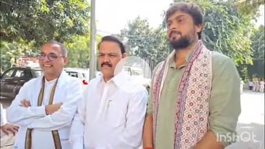 सासाराम: सासाराम कलेक्ट्रेट में चेनारी के कांग्रेस प्रत्याशी मंगल राम ने किया नामांकन