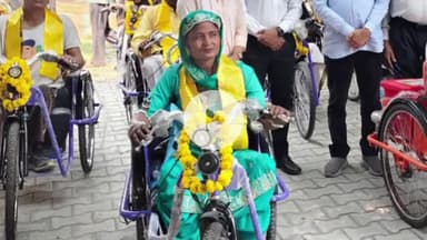 मथुरा: ड्रीम गर्ल और मथुरा की सांसद के जन्म दिवस पर दिव्यांगजनों को बांटी गई 10 मोटरट्राईसाइकिल