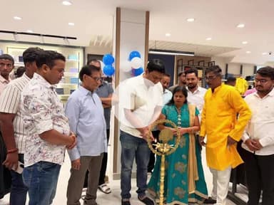 रातू: रातू प्रखण्ड के काठीटांड़ चौक में अजय नाथ शाहदेव द्वारा Monte Carlo शोरूम का उद्घाटन