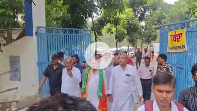 महनार: महनार में नामांकन के अंतिम दिन 11 और राजापाकर में 8 उम्मीदवारों ने नामांकन पर्चा भरा