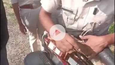 सिरदला: झारखंड से शराब लाते धंधेबाज को नवादा उत्पाद विभाग ने दबोचा, 14 बोतल शराब व बाइक की गई ज़ब्त