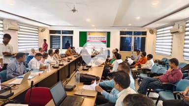 नामकुम: नामकुम के आईपीएच सभागार में परिवार नियोजन कार्यक्रम की समीक्षा बैठक हुई