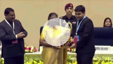 पाकुड़: पाकुड़ को राष्ट्रीय गौरव, आदि कर्मयोगी अभियान में बेहतरीन कार्य ,उपायुक्त मनीष कुमार को राष्ट्रपति द्वारा सम्मान #award