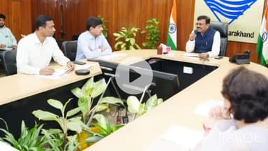 देहरादून: मुख्य सचिव आनंद बर्द्धन ने सचिवालय में पीएमश्री और लखपति दीदी योजना की बैठक की