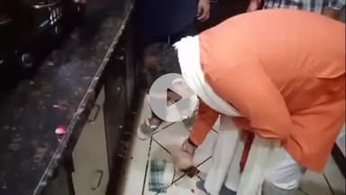 मथुरा: कृष्णा नगर में पार्षद चंदन आहूजा ने नारियल फोड़कर पहले पीएनजी गैस कनेक्शन का किया शुभारंभ