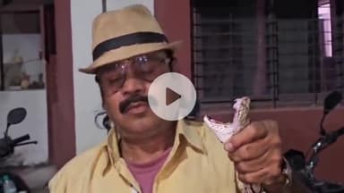 सागर नगर: पुलिस लाइन स्थित फैमिली क्वाटर्स में निकला जहरीला सांप, सूबेदार की सूचना पर अकील बाबा ने किया रेस्क्यू