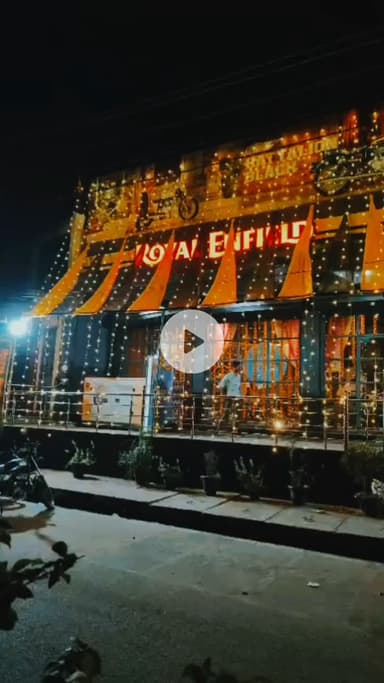 सबकी पसंद बुलेट 😘 
#karnataka #kantara #homablefilms #follower #RoyalEnfield #maharajganj #rkmotors #kannada #up #ride #love #bullet #mrjwallaharmy