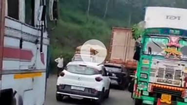 छपारा: राष्ट्रीय राजमार्ग 44 के घुनई घाटी के पास तेज रफ्तार कंटेनर पलटा, तीन लोग घायल